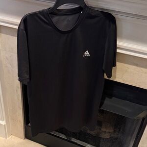 Adidas Men's Classic Black Tee. Worn several times. Listing #18110. Size L.